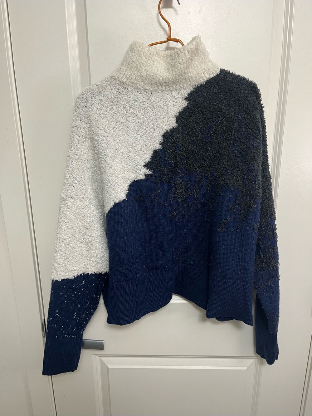 Lululemon Women's Merino Wool Blend Ombre Knit Textured Turtleneck in size 6 - Picture 8 of 14
